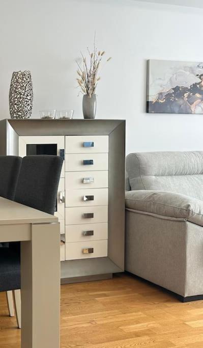 Studio 14 + Garaje Incluido. Nuevo, Elegante, Acogedor. Haro Zewnętrze zdjęcie
